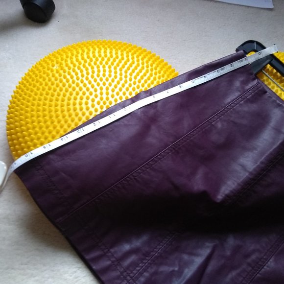 Free People Vegan Leather Skirt.  Lined with back zipper, Size 6 - Picture 3 of 4